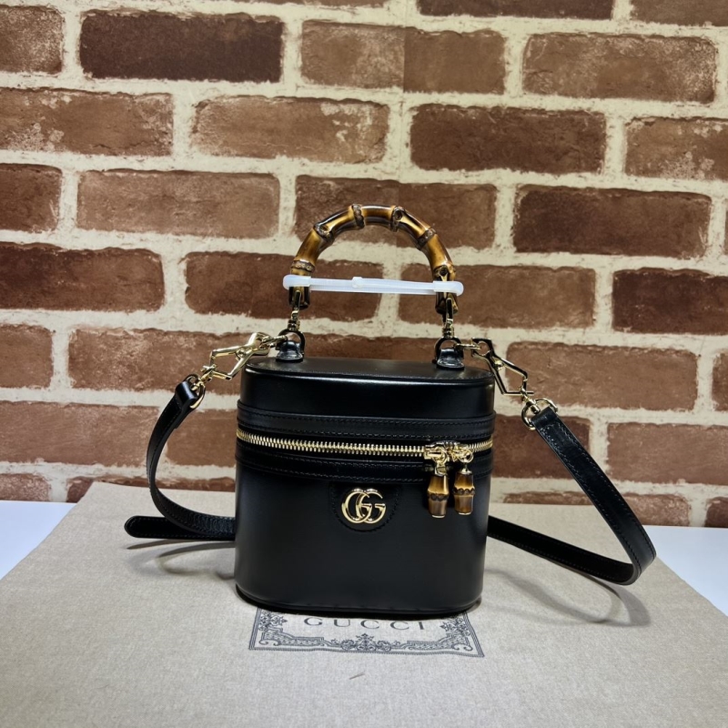 G*u*i cosmetic bags